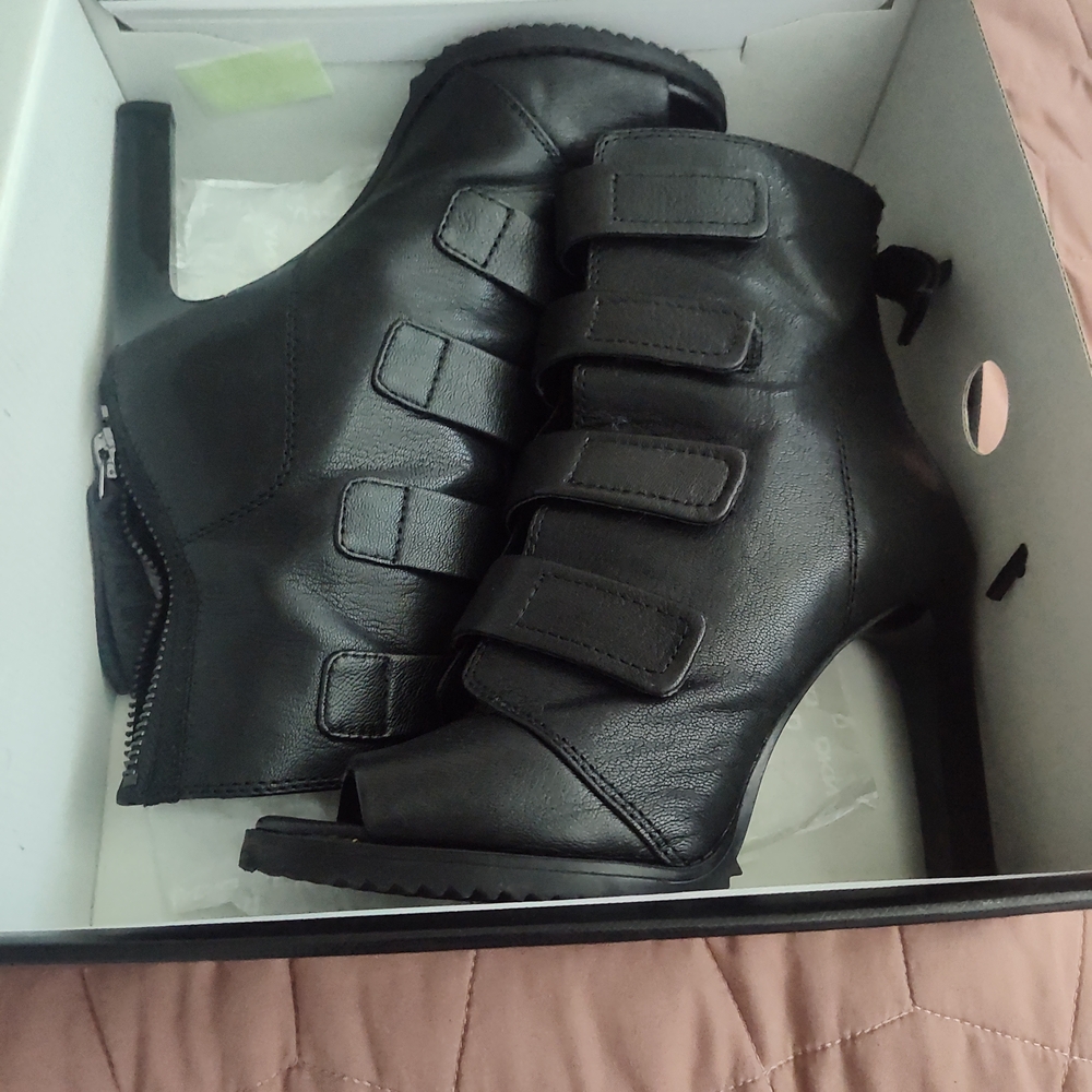 Dkny Black Heeled Boots with Smooth Leather Finish